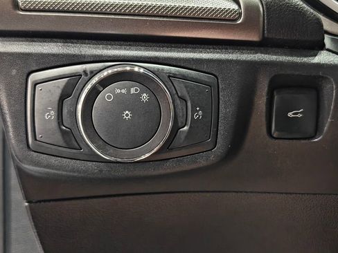 Used 2017 Ford Fusion SE w/ Fusion SE Technology Package FWD image 38