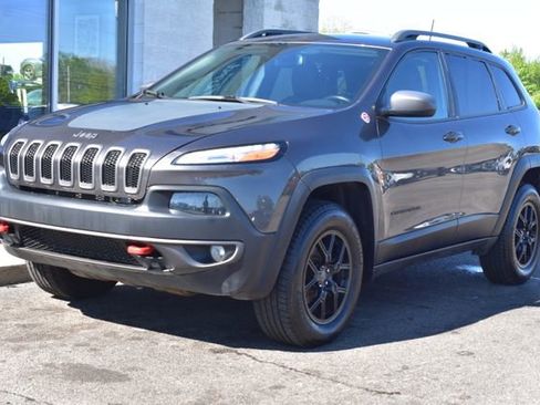 Used 2018 Jeep Cherokee Trailhawk w/ Cold Weather Group AWD/4WD image 15