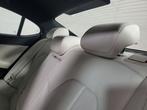 Used 2025 Genesis G70 2.5T RWD image 11