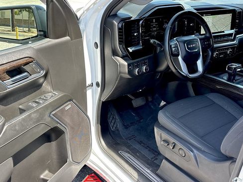 Used 2024 GMC Sierra 1500 Elevation w/ Preferred Package AWD/4WD image 11