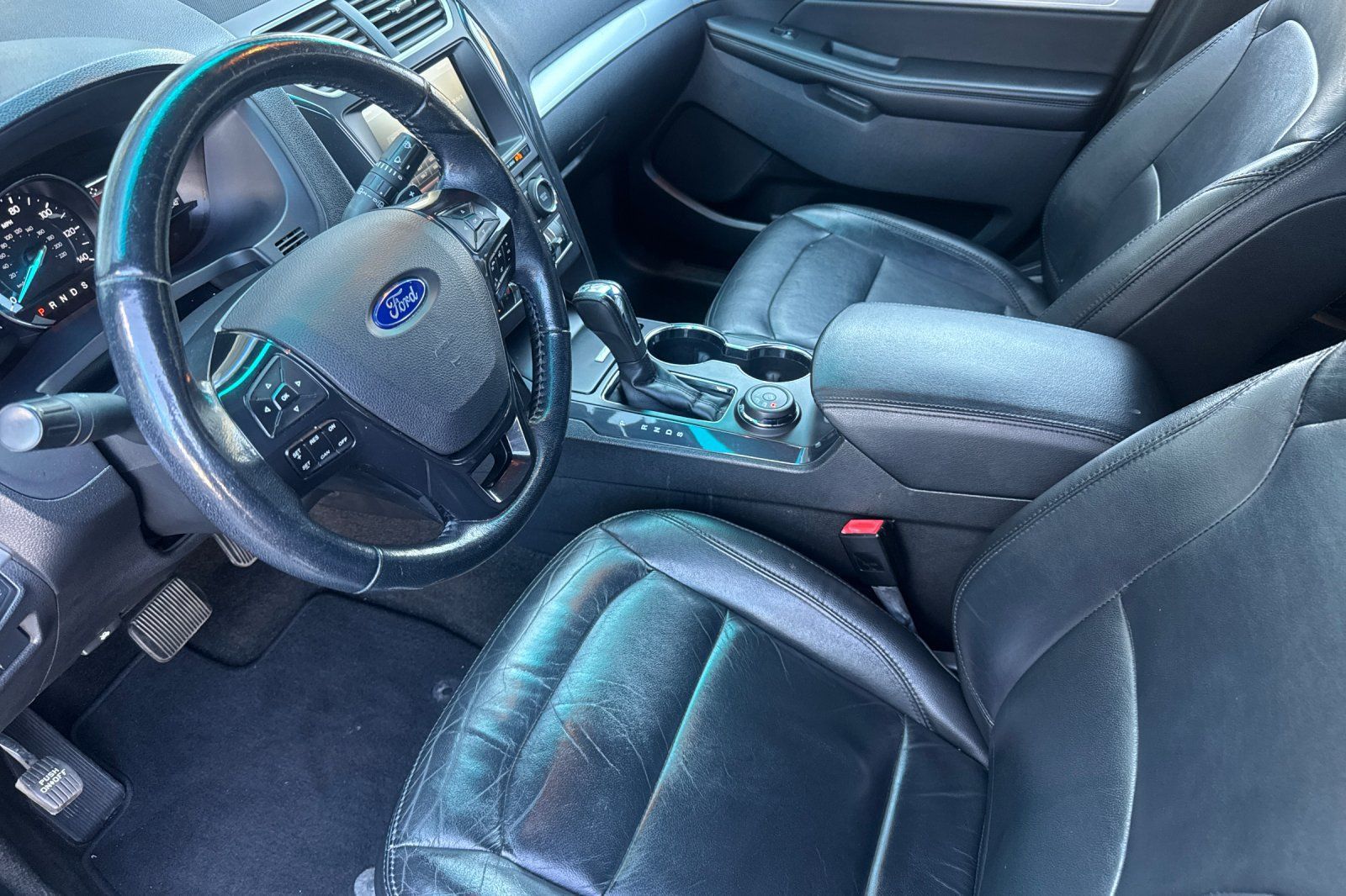 Used 2016 Ford Explorer XLT w/ Equipment Group 202A AWD/4WD image 11