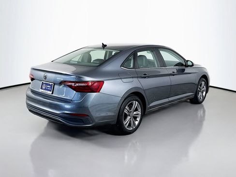 Certified 2022 Volkswagen Jetta SE FWD image 9