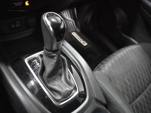 Used 2020 Nissan Rogue SV FWD image 18