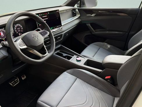 New 2026 Volkswagen Tiguan SE R-Line FWD image 28