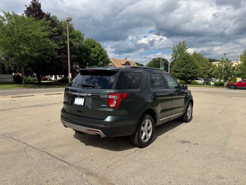 Used 2016 Ford Explorer XLT w/ Equipment Group 202A AWD/4WD image 7