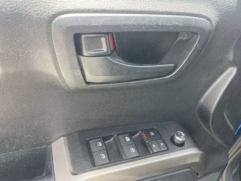 Used 2018 Toyota Tacoma SR5 RWD image 6