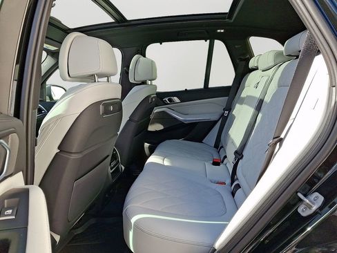 Used 2026 BMW X5 xDrive40i w/ Climate Comfort Package image 8