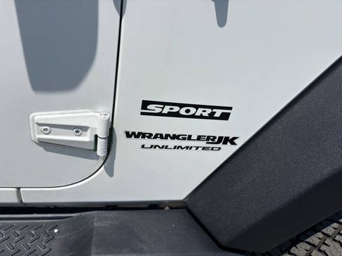 Used 2018 Jeep Wrangler Unlimited Sport S AWD/4WD image 7
