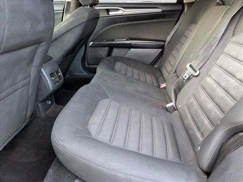 Used 2018 Ford Fusion SE image 16