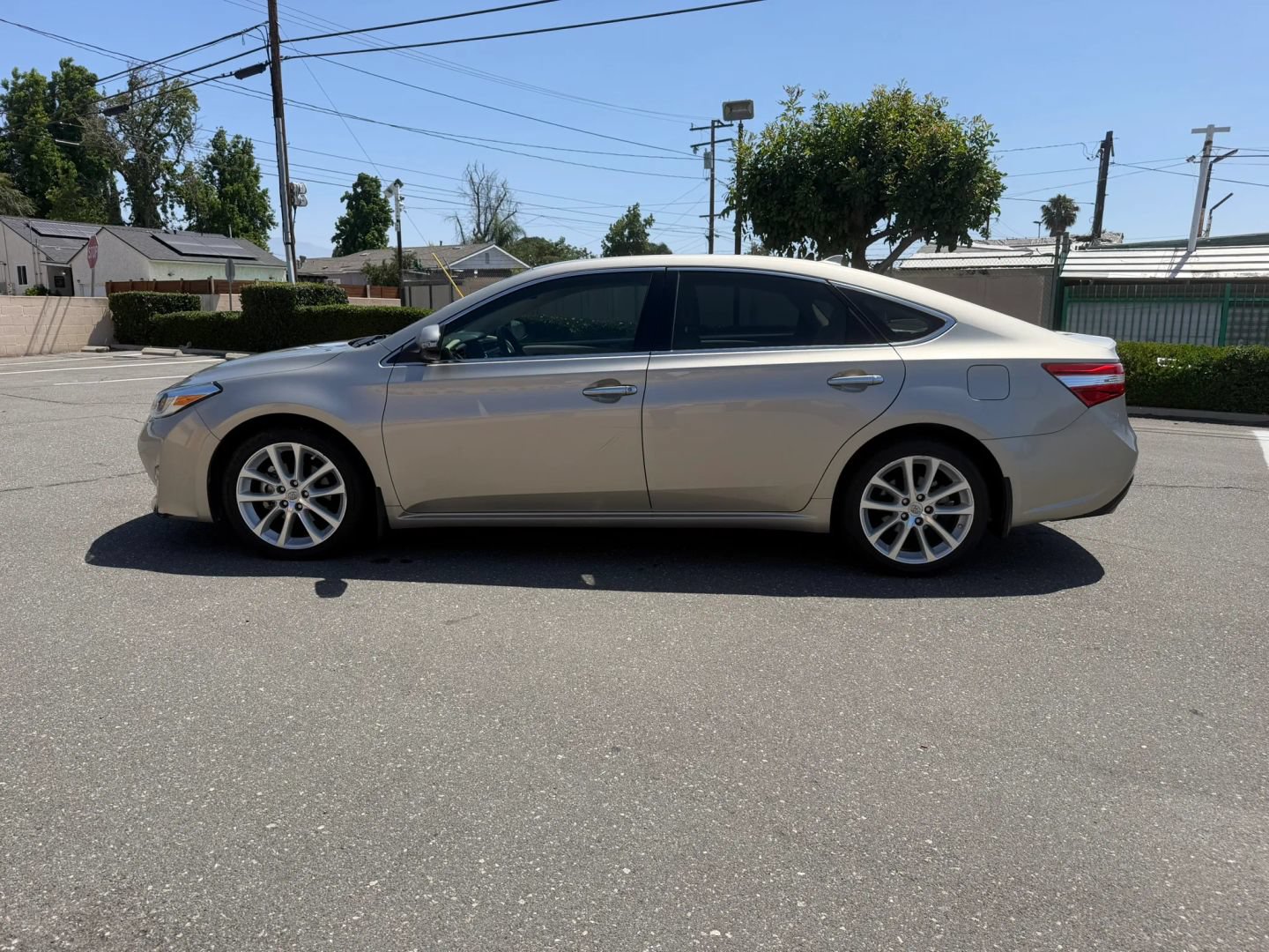 Used 2013 Toyota Avalon Limited w/ Technology Pkg FWD image 5