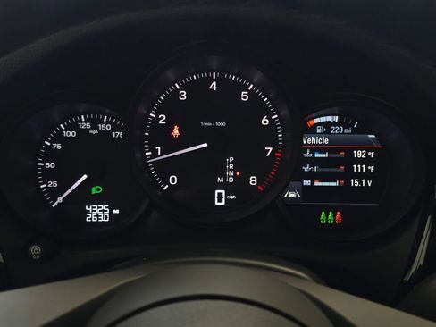 Certified 2025 Porsche Macan image 36