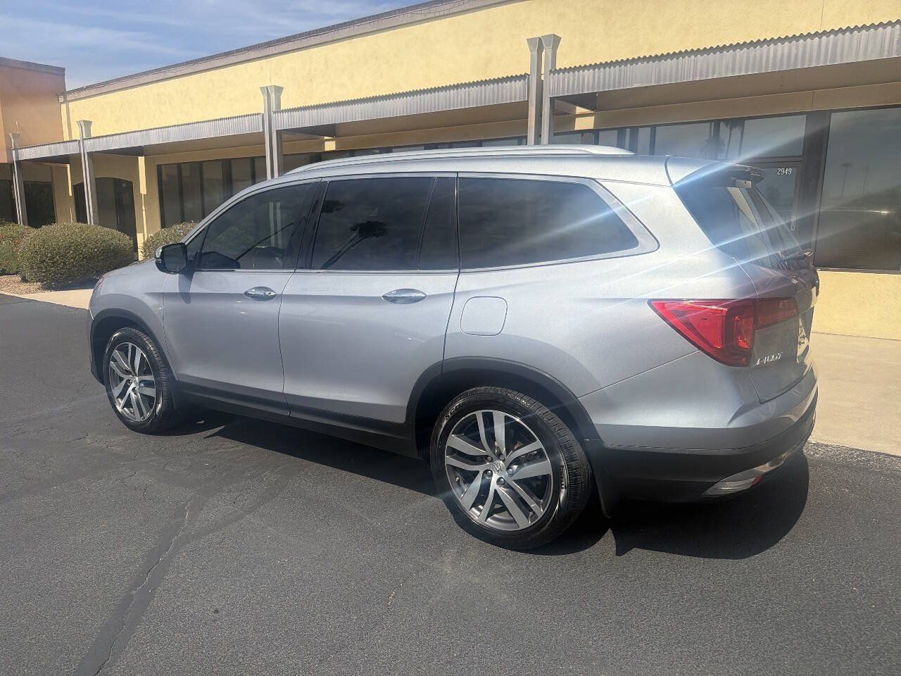 Used 2017 Honda Pilot Touring image 5