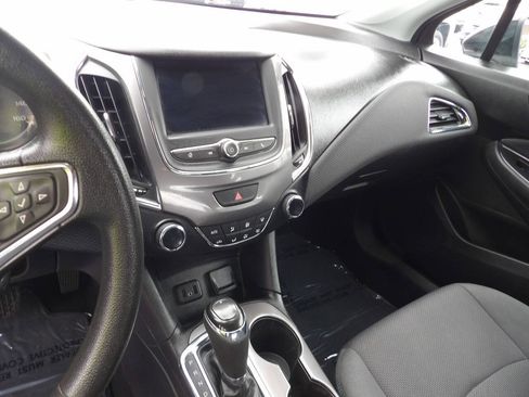 Used 2019 Chevrolet Cruze LT FWD image 7