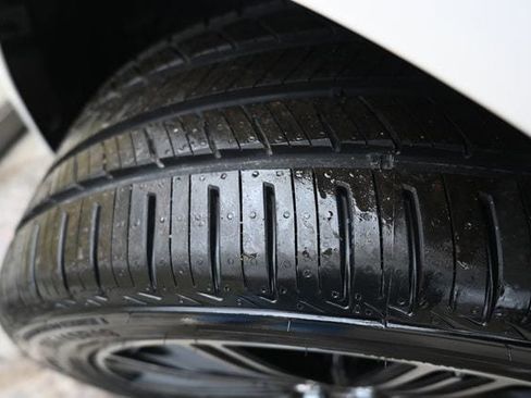 Used 2017 Lincoln Continental Reserve w/ Technology Package image 9