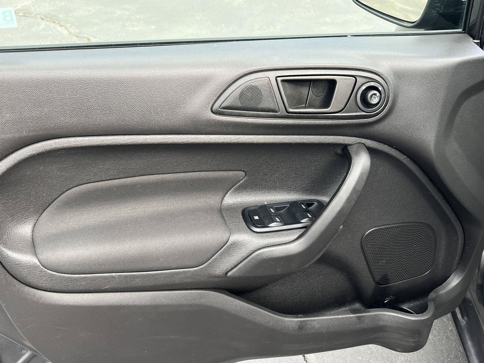 Used 2018 Ford Fiesta SE FWD image 30
