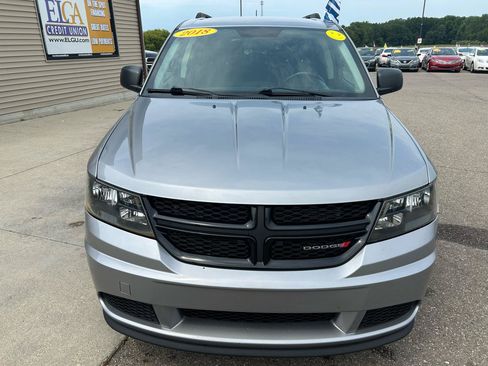 Used 2018 Dodge Journey SE w/ Connectivity Group FWD image 2