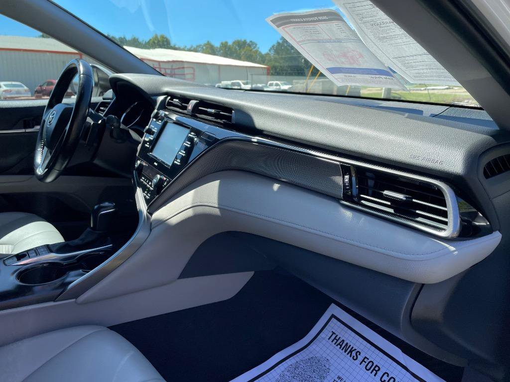 Used 2020 Toyota Camry SE FWD image 20