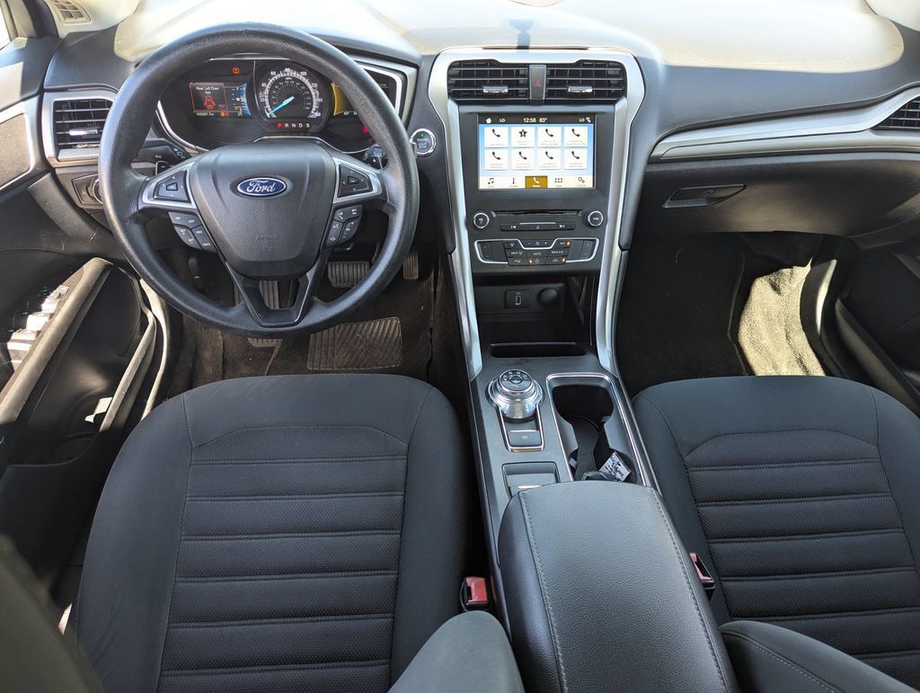 Used 2017 Ford Fusion SE w/ Fusion SE Technology Package FWD image 25