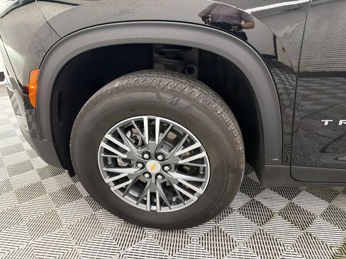 Used 2025 Chevrolet Traverse LT w/ Driver Confidence Package FWD image 12