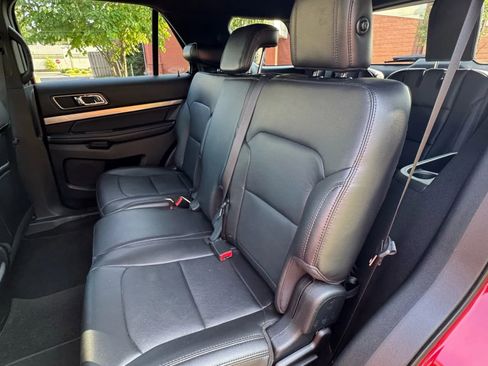 Used 2018 Ford Explorer XLT w/ Equipment Group 202A image 18