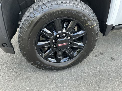 New 2026 GMC Sierra 2500 AT4 w/ AT4 Premium Plus Package AWD/4WD image 9
