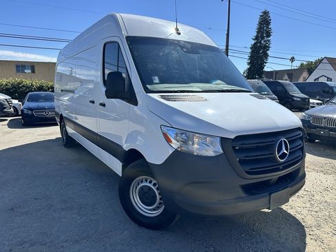 Used 2023 Mercedes-Benz Sprinter 2500 image 3