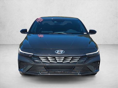 Certified 2025 Hyundai Elantra Sport w/ Cargo Package image 6