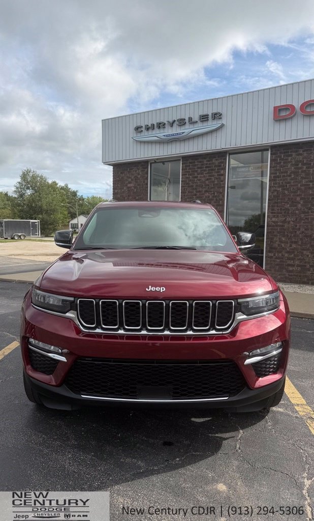 Used 2024 Jeep Grand Cherokee Limited AWD/4WD image 8
