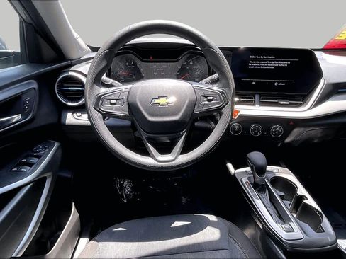Used 2024 Chevrolet Trax LS w/ LS Convenience Package FWD image 6