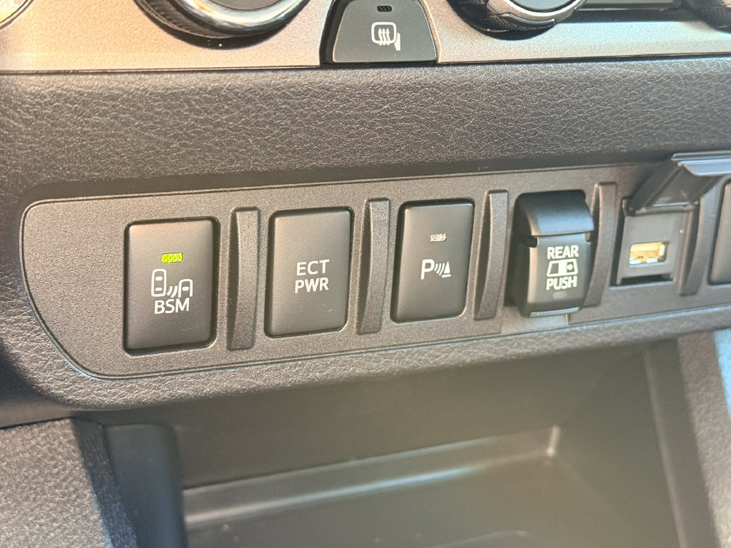 Used 2023 Toyota Tacoma TRD Off-Road w/ TRD Premium Off Road Package AWD/4WD image 32