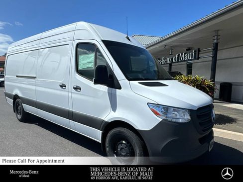 Used 2025 Mercedes-Benz Sprinter 2500 image 1