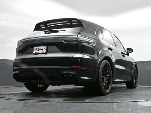 Used 2021 Porsche Cayenne GTS AWD/4WD image 38