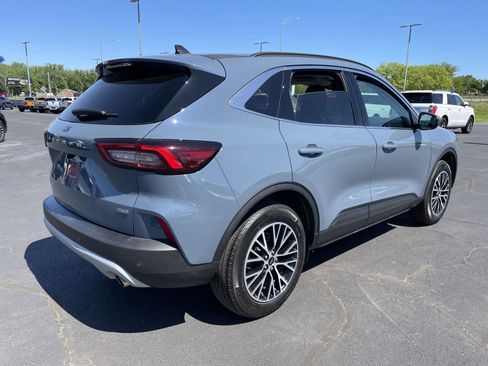 Used 2025 Ford Escape SE FWD image 5