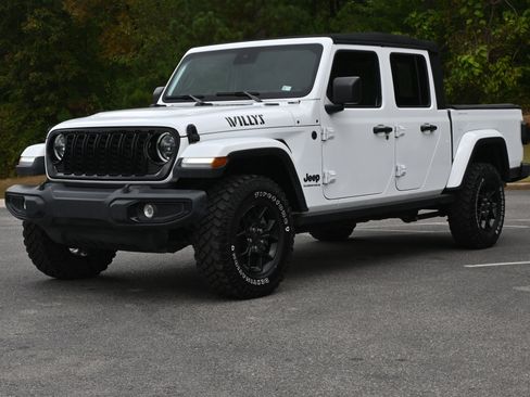 Used 2024 Jeep Gladiator Willys image 5