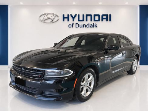 Used 2019 Dodge Charger SXT RWD image 3
