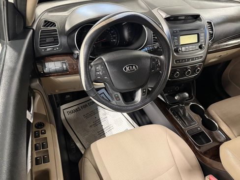 Used 2014 Kia Sorento LX image 34