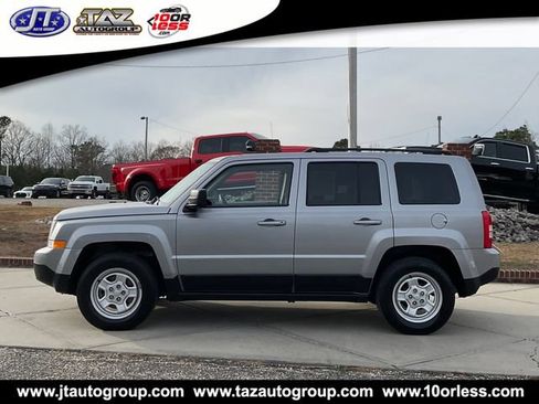 Used 2016 Jeep Patriot Sport w/ Power Value Group FWD image 3