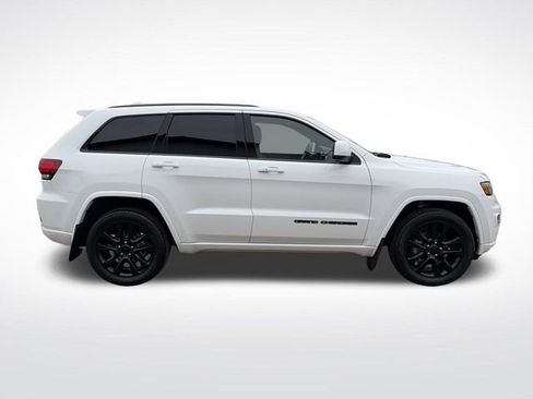 Used 2018 Jeep Grand Cherokee Altitude AWD/4WD image 10