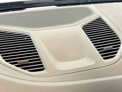 Used 2025 Porsche Cayenne image 29