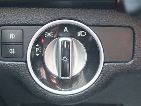 Used 2011 Mercedes-Benz GLK 350 4MATIC image 27