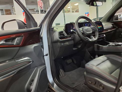 Used 2024 Chevrolet Traverse Z71 AWD/4WD image 15