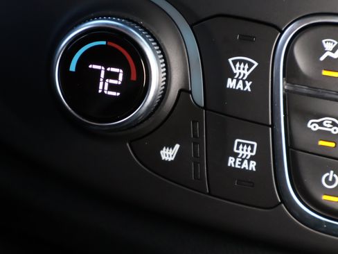 Used 2023 Chevrolet Traverse LT image 6