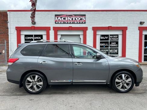 Used 2015 Nissan Pathfinder Platinum w/ Family Entertainment Package image 1