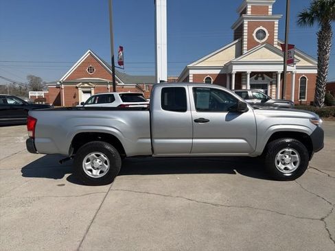 Used 2020 Toyota Tacoma SR RWD image 4