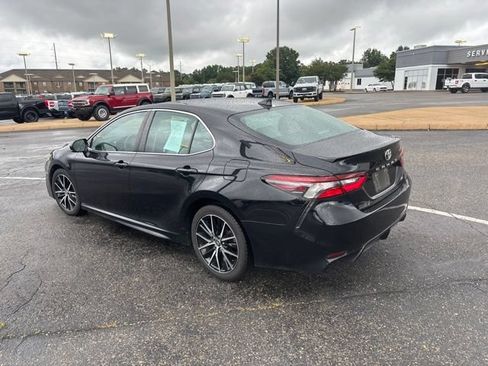 Used 2021 Toyota Camry SE FWD image 6
