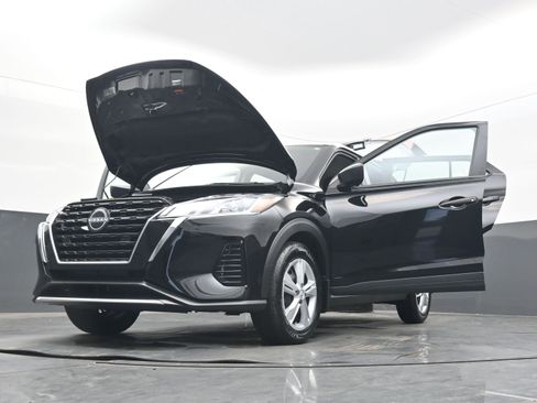 Certified 2025 Nissan Kicks Play S image 38