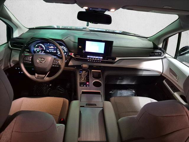 Certified 2026 Toyota Sienna LE FWD image 17