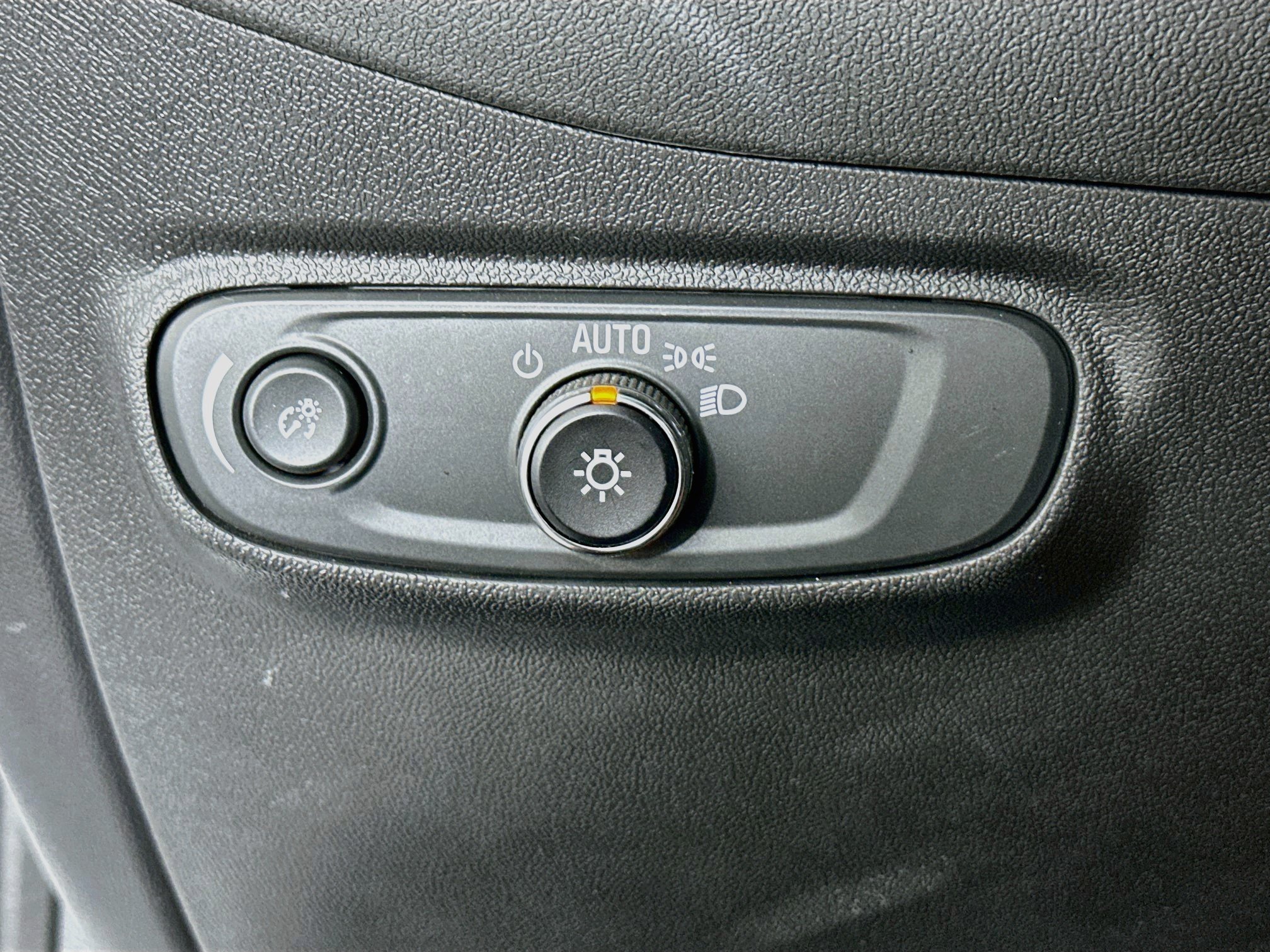 Used 2023 Chevrolet Equinox LS w/ Midnight Edition FWD image 16