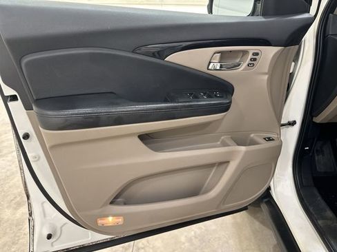 Used 2016 Honda Pilot Touring image 23