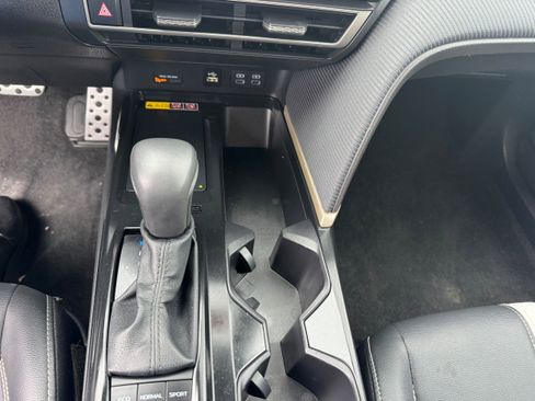 Used 2025 Toyota Camry SE FWD image 10